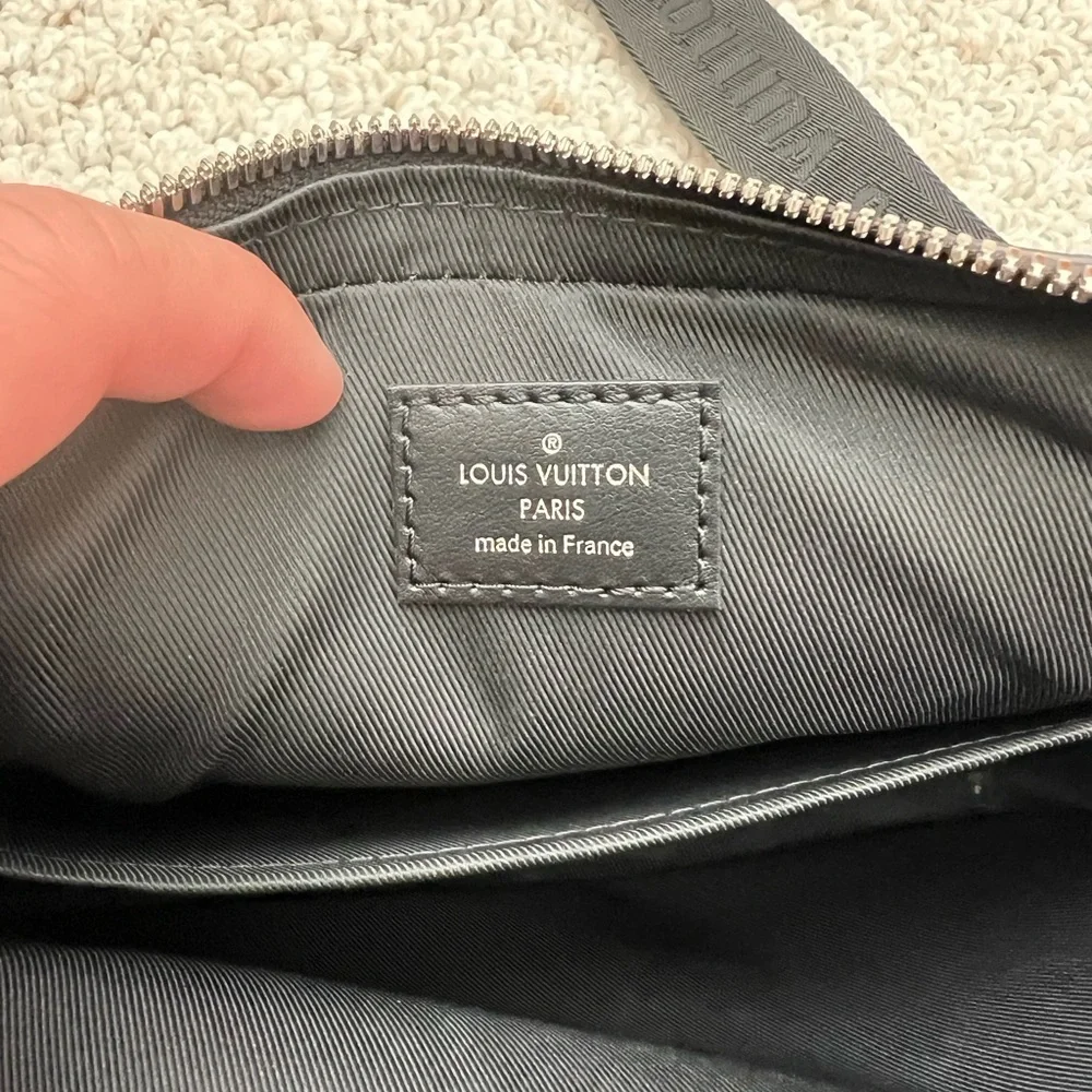 Louis Vuitton Trio Messenger bag in Damier Graphite canvas. - Picture 7 of 9